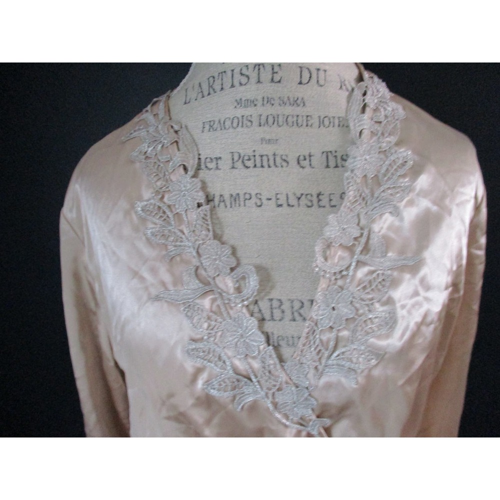 Vintage Flora Nikrooz Champagne Satin Lace Robe Size Small Medium - Picture 7 of 9